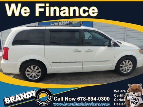 Used 2012 Chrysler Town & Country Touring-L w/ Driver Convenience Group FWD image 1