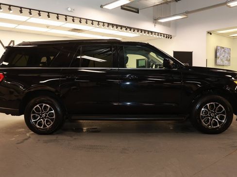 Used 2024 Ford Expedition Max XLT image 8
