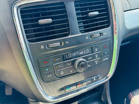 Used 2019 Dodge Grand Caravan GT image 19