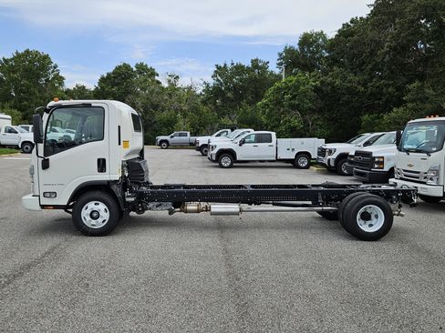 New 2025 Chevrolet Low Cab Forward image 4