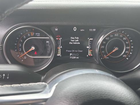 Used 2021 Jeep Wrangler Unlimited Sahara AWD/4WD image 18
