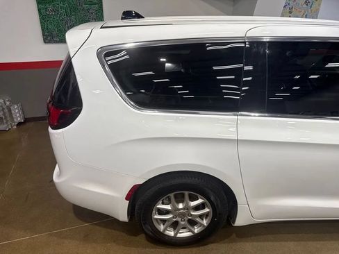 Used 2023 Chrysler Pacifica Touring-L FWD image 64