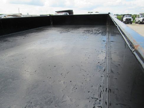 Used 2022 Ford F750 2WD Regular Cab Super Duty image 19