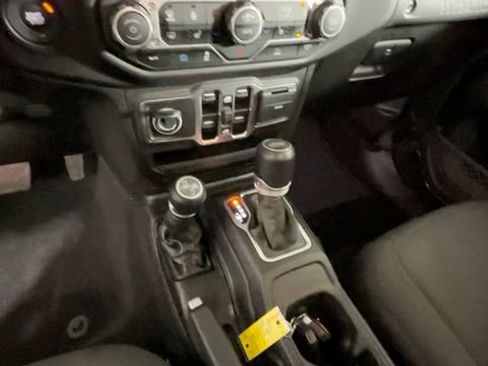 Used 2023 Jeep Wrangler Unlimited w/ Cold Weather Group AWD/4WD image 32