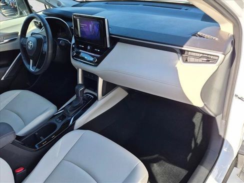 Used 2024 Toyota Corolla Cross XLE w/ Convenience Package FWD image 21