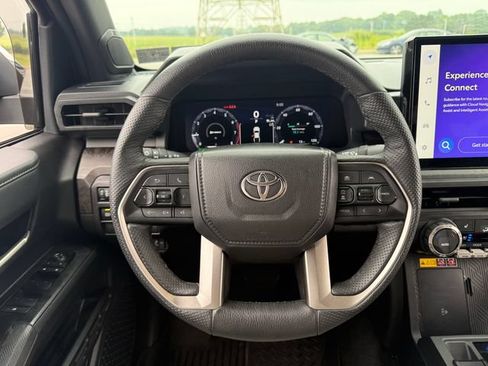Used 2025 Toyota Tacoma Limited AWD/4WD image 21