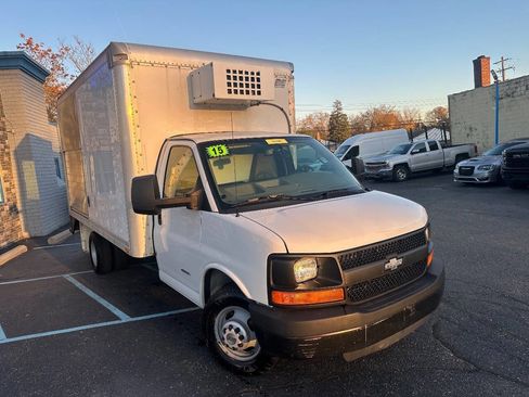 Used 2016 Chevrolet Express 4500 image 4