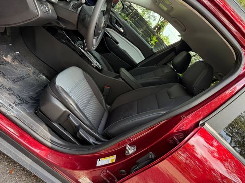 Used 2025 Chevrolet Trax LT FWD image 24