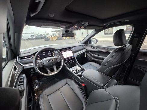 New 2025 Jeep Grand Cherokee L Limited w/ Trailer Tow Package image 19