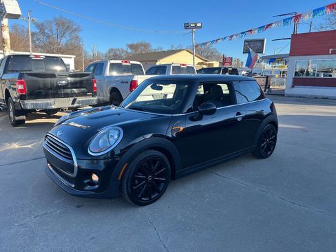 Used 2018 MINI Cooper 2-Door Hardtop image 2