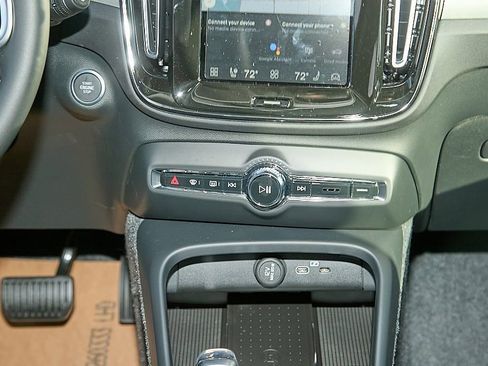 New 2026 Volvo XC40 B5 Plus w/ Protection Package Premier image 27