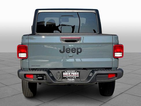 New 2025 Jeep Gladiator Sport image 4