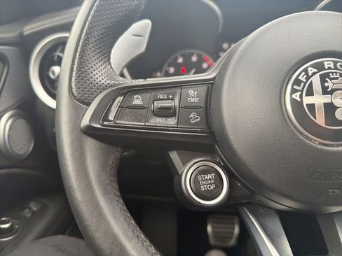 Used 2022 Alfa Romeo Stelvio Veloce image 39