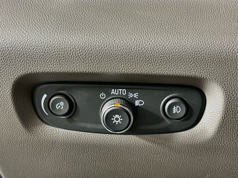 Used 2020 Chevrolet Traverse LT FWD image 17