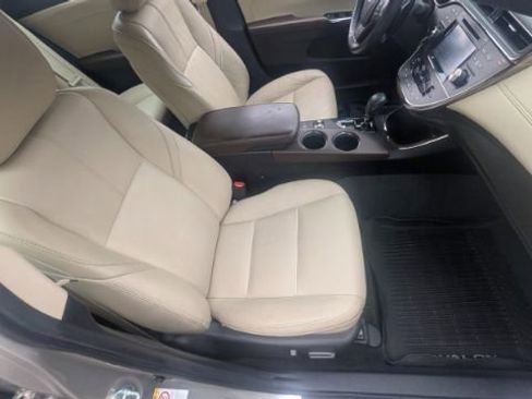 Used 2018 Toyota Avalon XLE Plus image 19