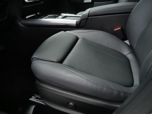 Certified 2025 Mercedes-Benz GLA 250 4MATIC image 18