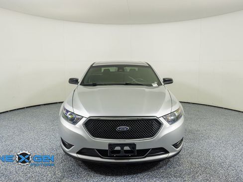 Used 2019 Ford Taurus SHO image 2