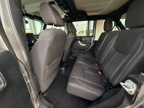 Used 2014 Jeep Wrangler Unlimited Rubicon w/ Connectivity Group AWD/4WD image 9