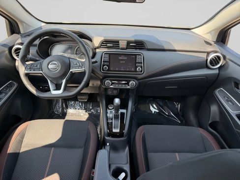 Used 2022 Nissan Versa SR FWD image 15
