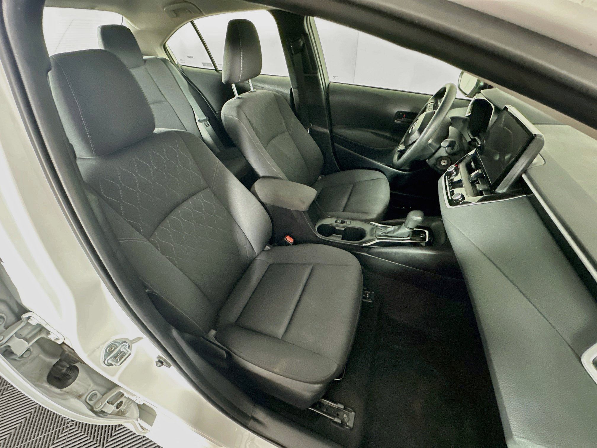 Used 2025 Toyota Corolla LE FWD image 29