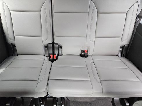 Used 2024 GMC Yukon SLT w/ SLT Luxury Package image 27