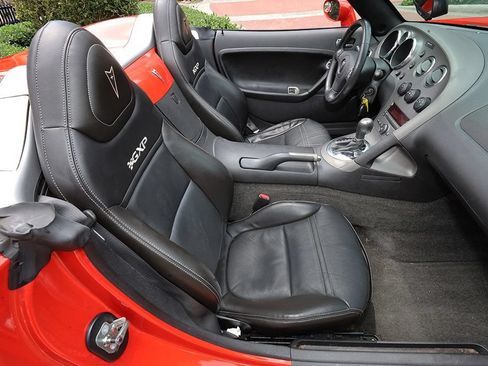 Used 2008 Pontiac Solstice GXP w/ Premium Package RWD image 9