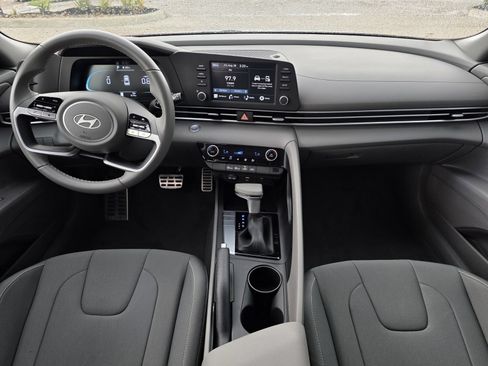 Used 2025 Hyundai Elantra Sport FWD image 11