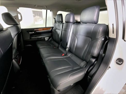 Used 2020 Lexus LX 570 4WD w/ Luxury Package image 17