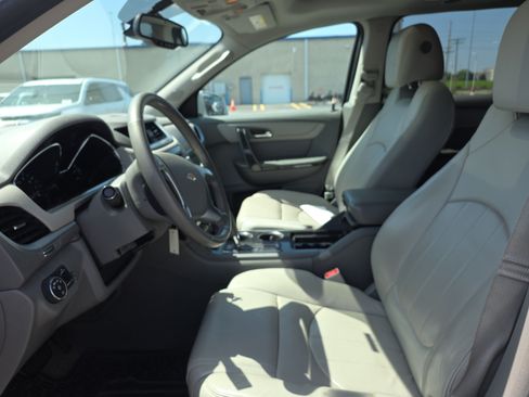 Used 2016 Chevrolet Traverse LTZ FWD image 13