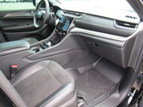 Used 2024 Jeep Grand Cherokee L Laredo AWD/4WD image 11