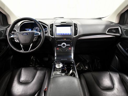 Used 2019 Ford Edge Titanium w/ Canadian Touring Package image 3