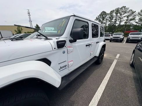Used 2022 Jeep Wrangler Unlimited Sahara AWD/4WD image 2