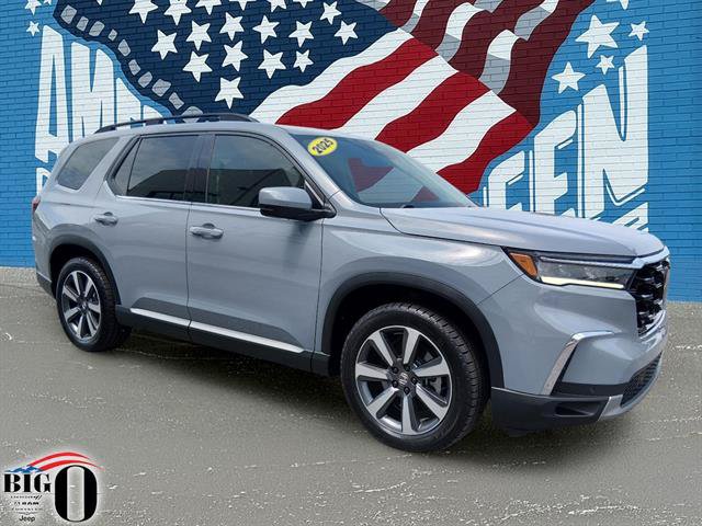 Used 2025 Honda Pilot Touring image 1