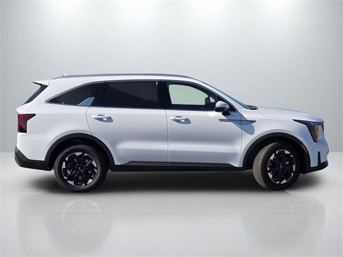 New 2026 Kia Sorento S image 3