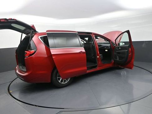 New 2027 Chrysler Pacifica Select FWD image 34