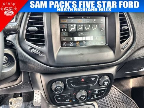 Used 2019 Jeep Compass Latitude w/ Cold Weather Group FWD image 27