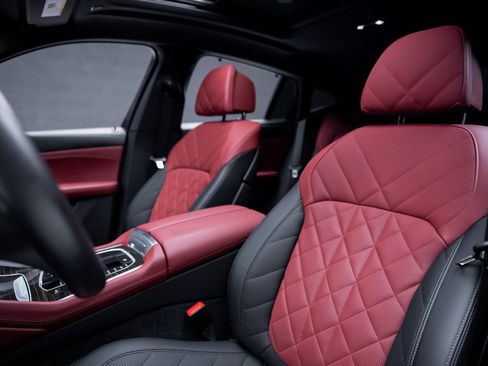 Used 2025 BMW X6 xDrive40i w/ Executive Package image 62