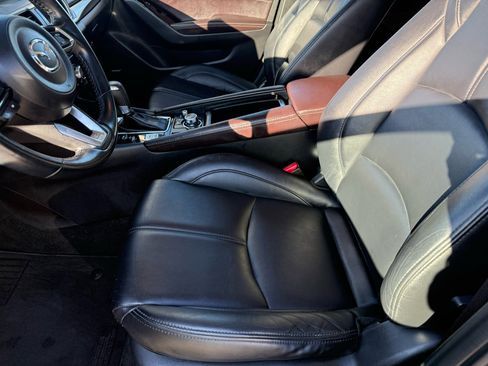 Used 2017 MAZDA MAZDA3 Touring w/ Popular Equipment Package image 10