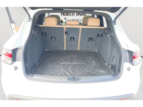 Used 2024 Porsche Macan AWD/4WD image 24
