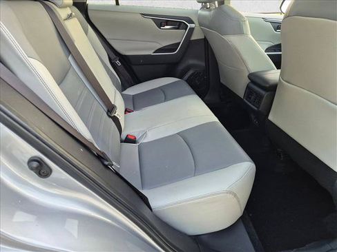 Used 2019 Toyota RAV4 XLE Premium FWD image 19