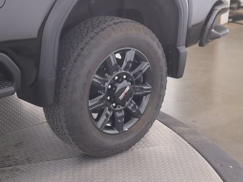 Used 2024 GMC Sierra 2500 AT4 w/ AT4 Premium Plus Package AWD/4WD image 14