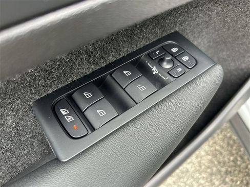 New 2026 Volvo XC40 B5 Ultra w/ Climate Package image 16