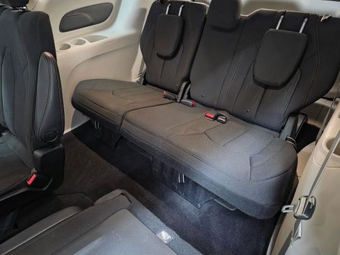 Used 2018 Chrysler Pacifica Touring Plus w/ Tire & Wheel Group image 18