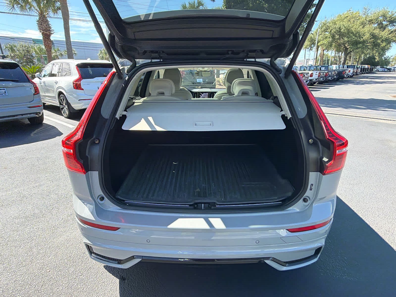 Used 2024 Volvo XC60 B5 Plus w/ Climate Package AWD/4WD image 23