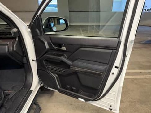 Used 2024 Toyota Tacoma TRD Sport w/ TRD Sport Upgrade Package image 21