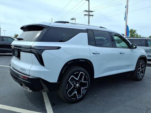 New 2026 Chevrolet Traverse High Country FWD image 3