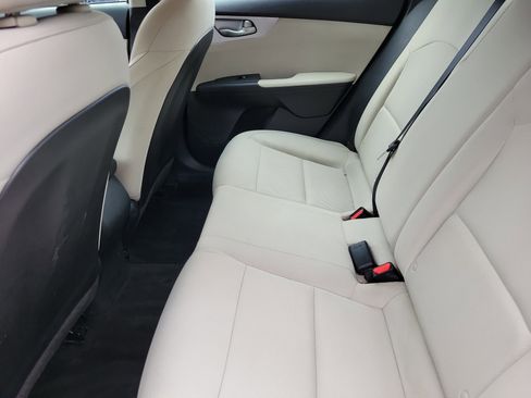 Used 2022 Kia Forte LXS w/ LXS Technology Package image 8