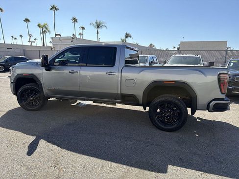 Used 2025 GMC Sierra 2500 AT4 AWD/4WD image 8