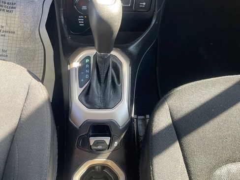 Used 2017 Jeep Renegade Latitude AWD/4WD image 14