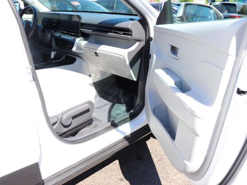 Used 2024 Hyundai Kona SEL AWD/4WD image 15